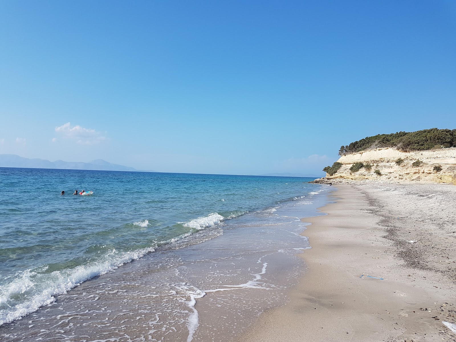 Foto av Lakos beach med grå sand yta