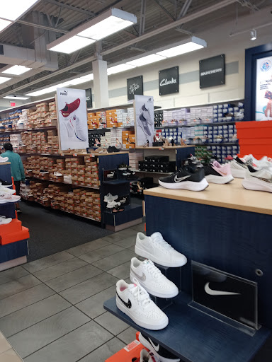 Shoe Store «Rack Room Shoes», reviews and photos, 240 meyerland plaza mall, Houston, TX 77096, USA