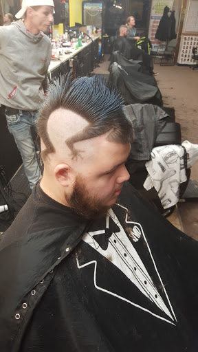 Barber Shop «Avon Barber Shop», reviews and photos, 8401 E US Hwy 36 E, Avon, IN 46123, USA