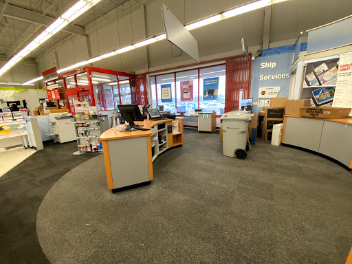 Office Supply Store «Staples», reviews and photos, 547 River Rd, Edgewater, NJ 07020, USA