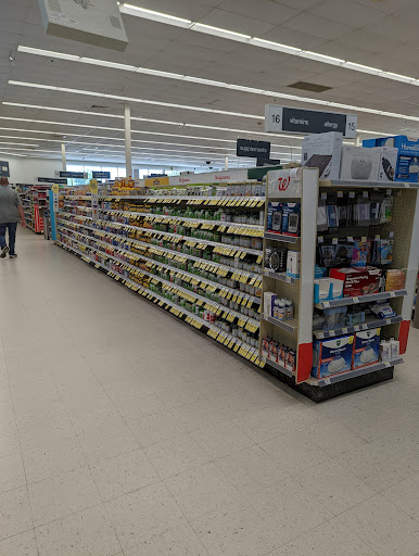 Walgreens, 3270 W Silver Lake Rd, Fenton, MI 48430, USA, 