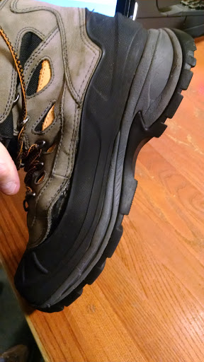 Clothing Store «L.L. Bean Outlet», reviews and photos, 31 Gusabel Ave, Nashua, NH 03063, USA