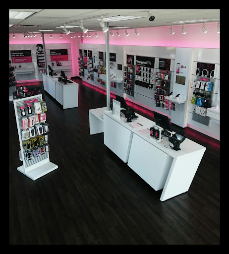 Cell Phone Store «T-Mobile», reviews and photos, 1208 Missouri Ave N, Largo, FL 33770, USA