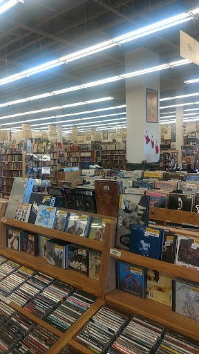 Book Store «Half Price Books», reviews and photos, 17145 W Bluemound Rd, Brookfield, WI 53005, USA