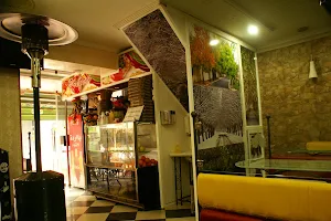 Restaurant platane image