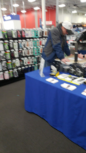 Electronics Store «Best Buy», reviews and photos, 16630 Royalton Rd, Strongsville, OH 44136, USA