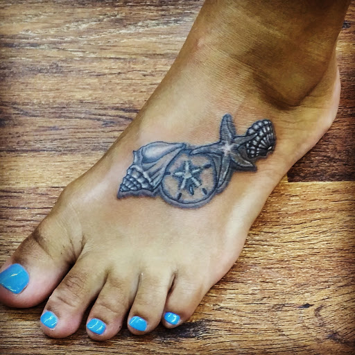 Tattoo Shop «Ft Myers Beach Tattoo Studios», reviews and photos, 1901 Estero Blvd, Fort Myers Beach, FL 33931, USA