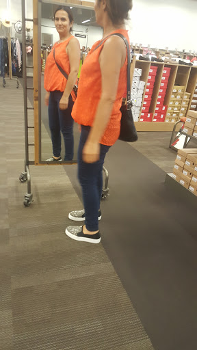 Shoe Store «DSW Designer Shoe Warehouse», reviews and photos, 6971 Grand Ave, Gurnee, IL 60031, USA