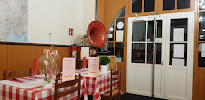 Atmosphère du Restaurant Auberge Des Tilleuls à Javerlhac-et-la-Chapelle-Saint-Robert - n°1