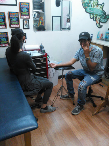 Tattoo Shop «Inkaholics Tattoo», reviews and photos, 812 N Virginia St, Reno, NV 89501, USA