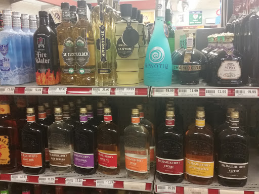 Liquor Store «Pearl Street Beverage», reviews and photos, 240 Pearl St, Burlington, VT 05401, USA