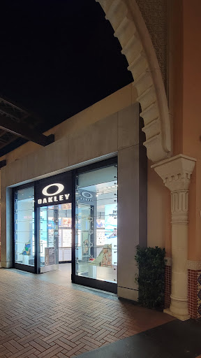 Sunglasses Store «Oakley Store», reviews and photos, 654 Spectrum Center Dr, Irvine, CA 92618, USA