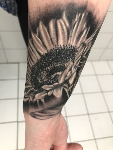 Tattoo Shop «Dream City Tattoos», reviews and photos, 2376 N Neva Ave, Chicago, IL 60707, USA