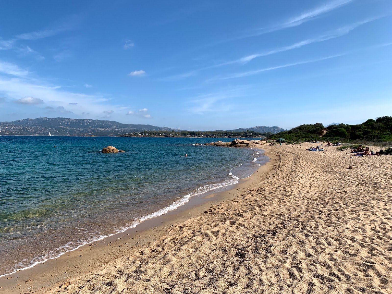 Photo de Plage de Mannena avec moyenne baie