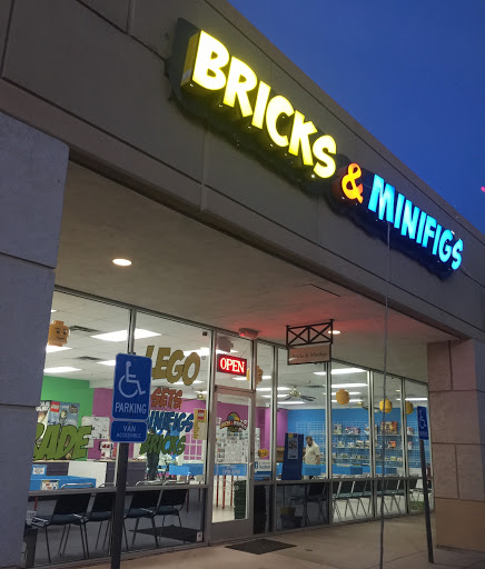 Bricks & Minifigs Plano