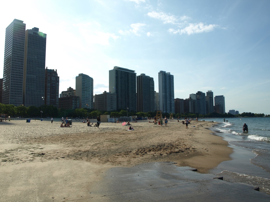 Foto de Oak Street Beach área de comodidades