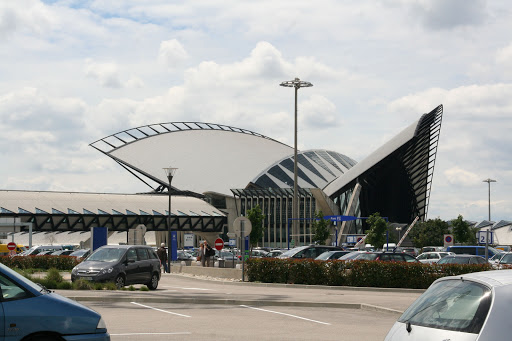 [P] Parking P2 Aéroport Lyon-Saint Exupéry