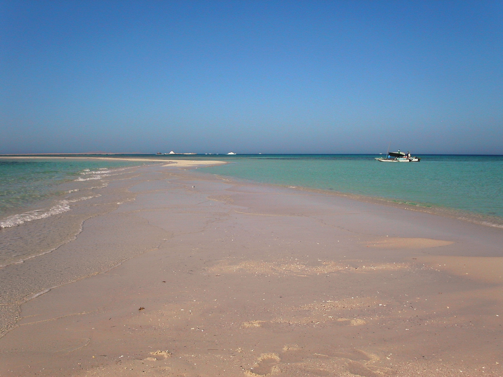 Foto de Salah island com praia espaçosa