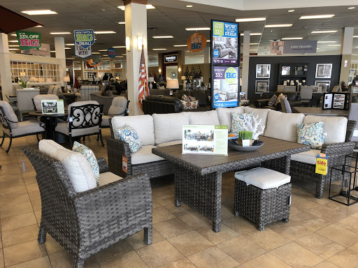 Furniture Store «Raymour & Flanigan Furniture and Mattress Store», reviews and photos, 895 E Gate Blvd, Garden City, NY 11530, USA