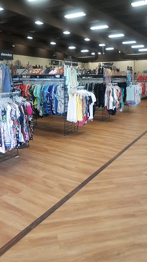 Clothing Store «Clothes Mentor Gahanna», reviews and photos, 5566 N Hamilton Rd, Columbus, OH 43230, USA