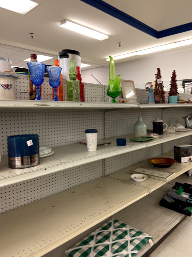Thrift Store «72nd Street Goodwill», reviews and photos, 1415 E 72nd St, Tacoma, WA 98404, USA