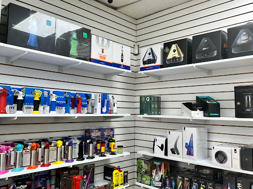 Tobacco Shop «Smoke Tokz Head Shop KC», reviews and photos, 1263 W 103rd St, Kansas City, MO 64114, USA