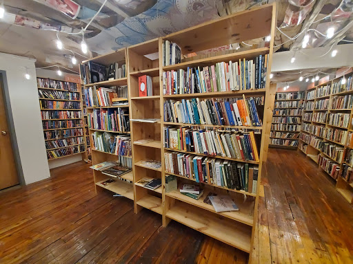 Used Book Store «Winding Way Books At Gallery», reviews and photos, 106 W Chestnut St, Lancaster, PA 17603, USA