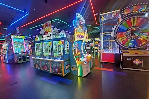 Arcade at the Horseshoe Center Strip image
