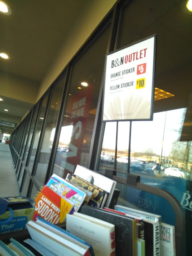 Book Store «Barnes & Noble», reviews and photos, 470 Universal Dr N, North Haven, CT 06473, USA