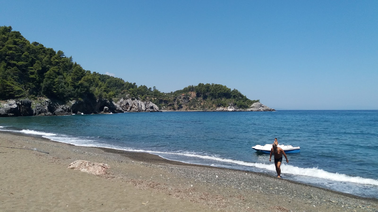 Foto av Vlachia beach med turkos rent vatten yta