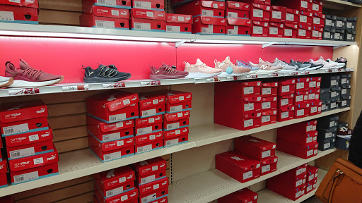 Shoe Store «Famous Footwear», reviews and photos, 1515 US-22 #42, Watchung, NJ 07069, USA