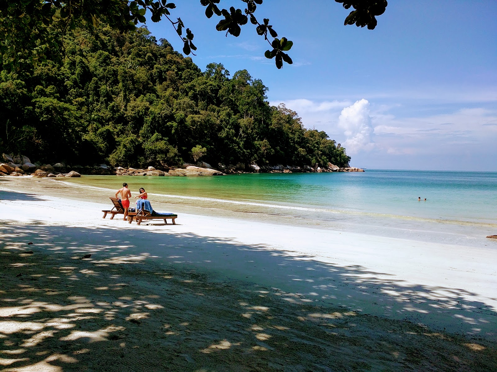 Fotografija Emerald Bay Beach z prostoren zaliv