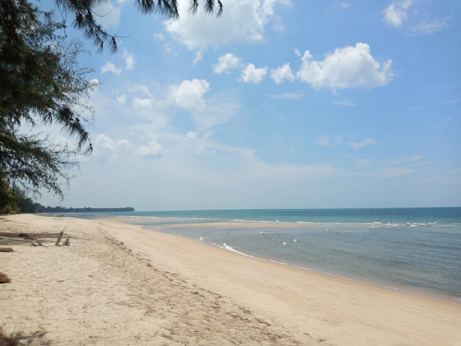 Foto van Lamkum Beach met turquoise puur water oppervlakte