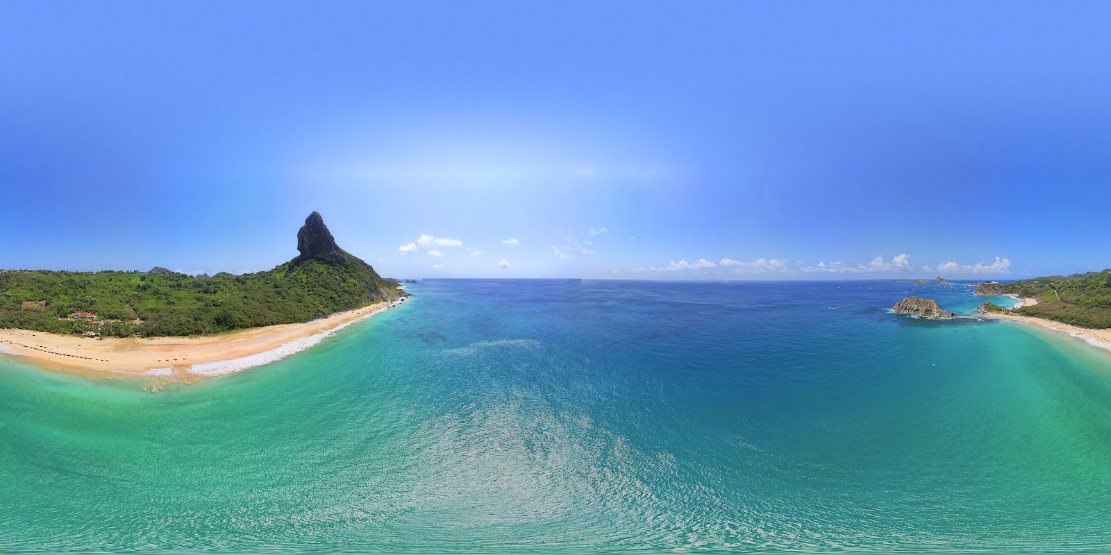 Foto de Playa de Conceição con agua cristalina superficie