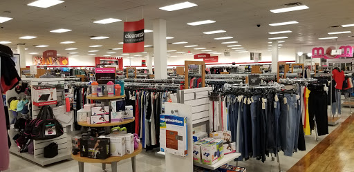 Department Store «T.J. Maxx & HomeGoods», reviews and photos, 111 Taunton St, Plainville, MA 02762, USA