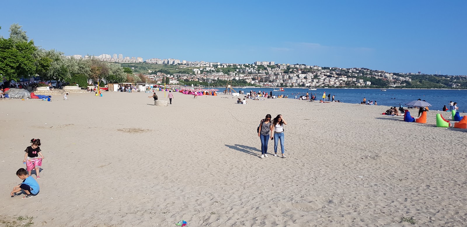 Foto de Buyukcekmece beach área de complejo turístico de playa