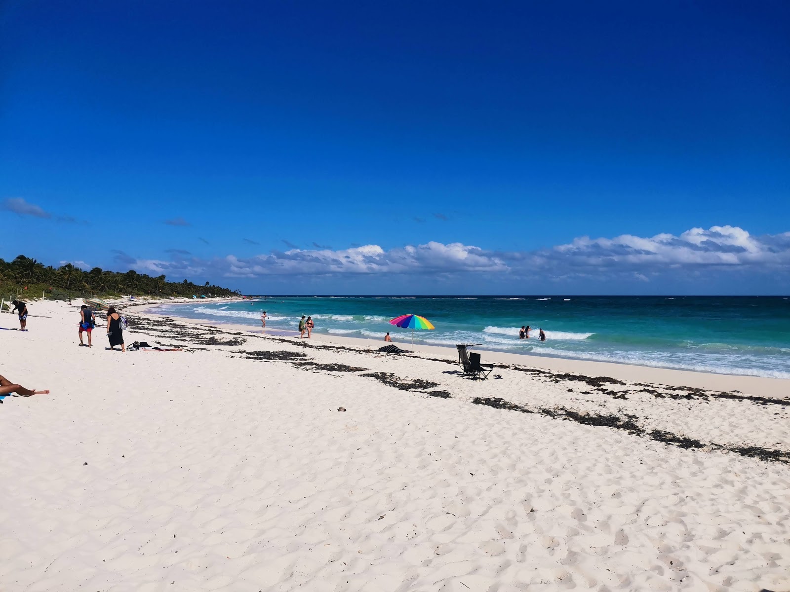 Φωτογραφία του Tortuga Sanctuary με ψιλή λευκή άμμος επιφάνεια