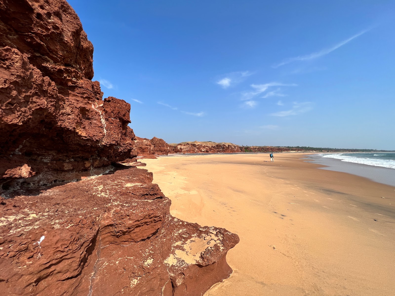 Fotografija Pandavula Pancha Beach z svetel pesek površino