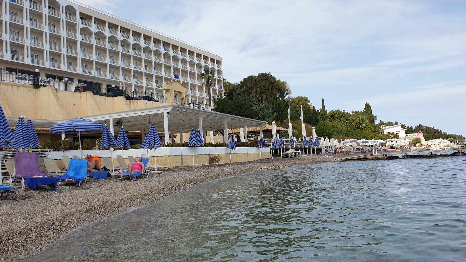Photo de Benitses beach IV - recommandé pour les voyageurs en famille avec des enfants