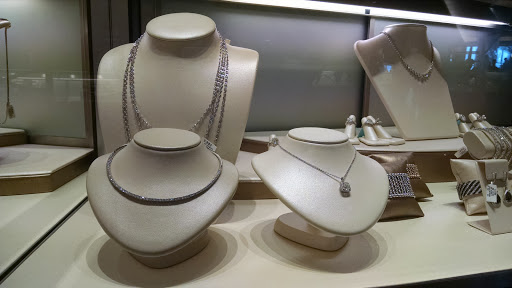 Jewelry Store «Borsheims Fine Jewelry», reviews and photos, 120 Regency Pkwy, Omaha, NE 68114, USA