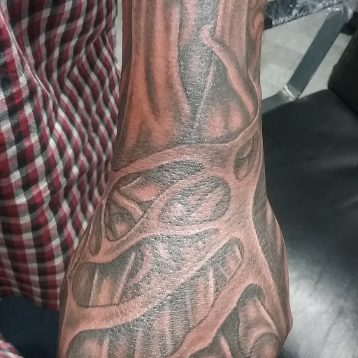 Tattoo Shop «Royal Ink», reviews and photos, 6408 Gulf Fwy, Houston, TX 77023, USA