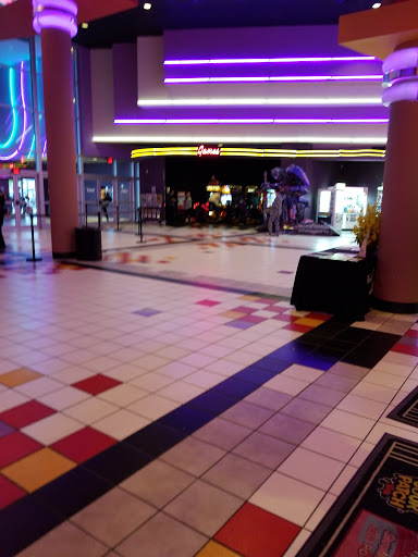 Movie Theater «Regal Cinemas Cobblestone Square 20», reviews and photos, 5500 Cobblestone Rd, Elyria, OH 44035, USA