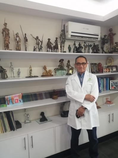 Dr. Mario Antonio Araujo Muciño, Ginecólogo