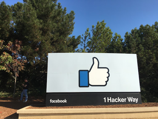 Tourist Attraction «Facebook Thumbs Up Sign», reviews and photos, 1 Hacker Way, Menlo Park, CA 94025, USA