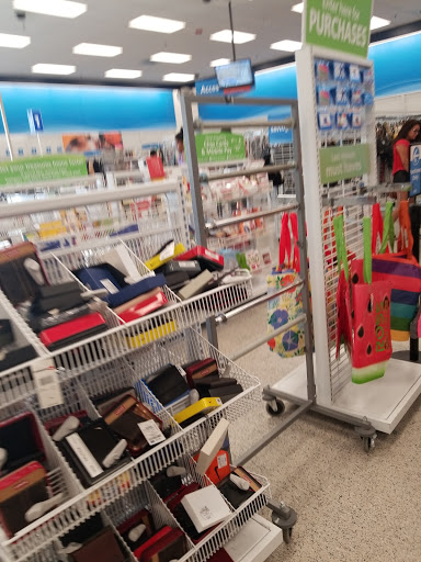 Clothing Store «Ross Dress for Less», reviews and photos, 3201 Eastway Dr, Charlotte, NC 28205, USA