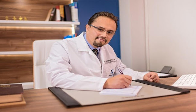 Gastroenterólogo en Ambato - Dr. Juan Carlos Velastegui Bejarano - Médico
