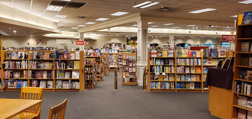 Book Store «Schuler Books & Music», reviews and photos, 2660 28th St SE, Grand Rapids, MI 49512, USA