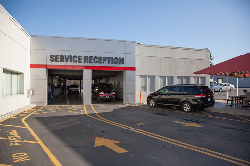 Toyota Dealer «Fred Anderson Toyota of Asheville», reviews and photos, 777 Brevard Rd, Asheville, NC 28806, USA