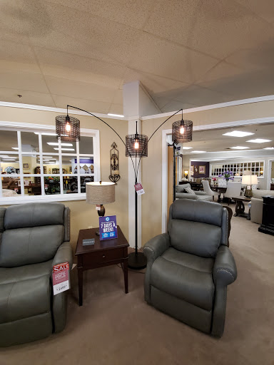 Furniture Store «Raymour & Flanigan Furniture and Mattress Store», reviews and photos, 85 Viewmont Mall, Scranton, PA 18508, USA