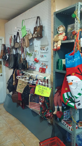 Thrift Store «Thrifty Nickel Tampa Thrift Store Re-Sale», reviews and photos, 7706 W Hillsborough Ave, Tampa, FL 33615, USA